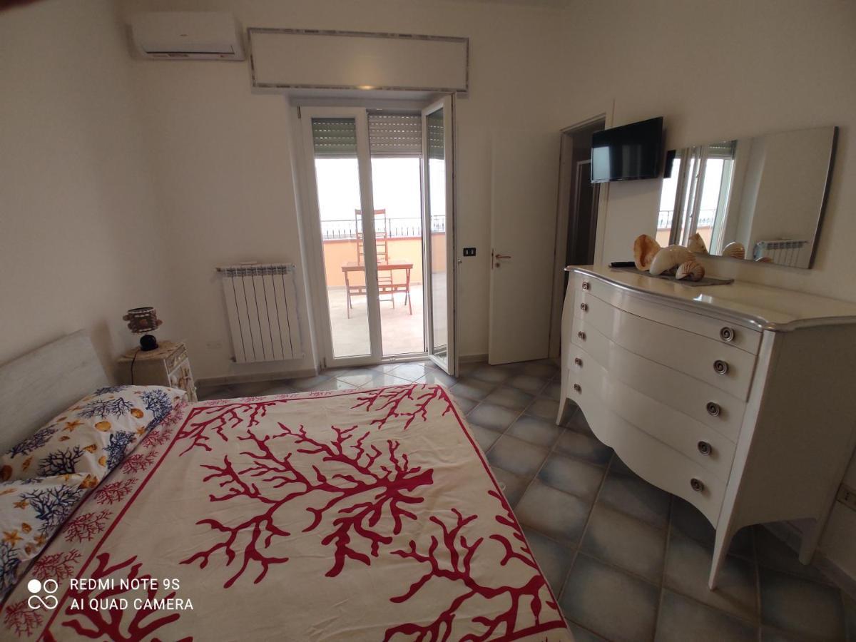 La Casa Del Sole Bed & Breakfast แตร์ราชินา ภายนอก รูปภาพ