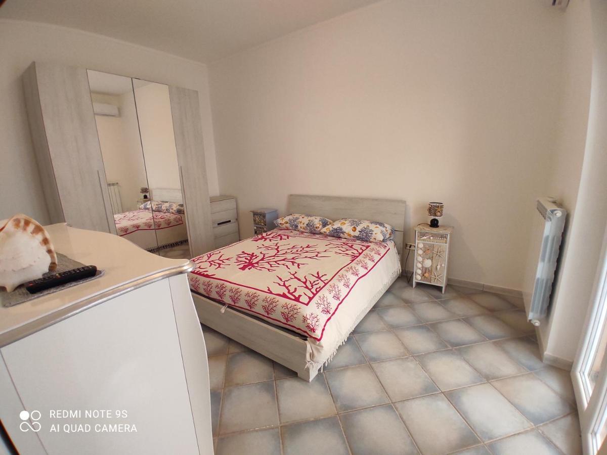 La Casa Del Sole Bed & Breakfast แตร์ราชินา ภายนอก รูปภาพ